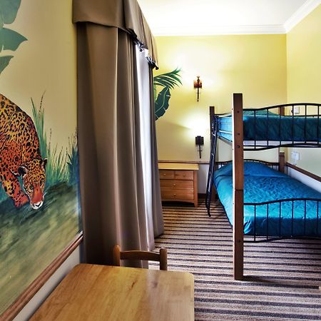 Holiday Inn Express Hotel y Suites Byron Exterior foto
