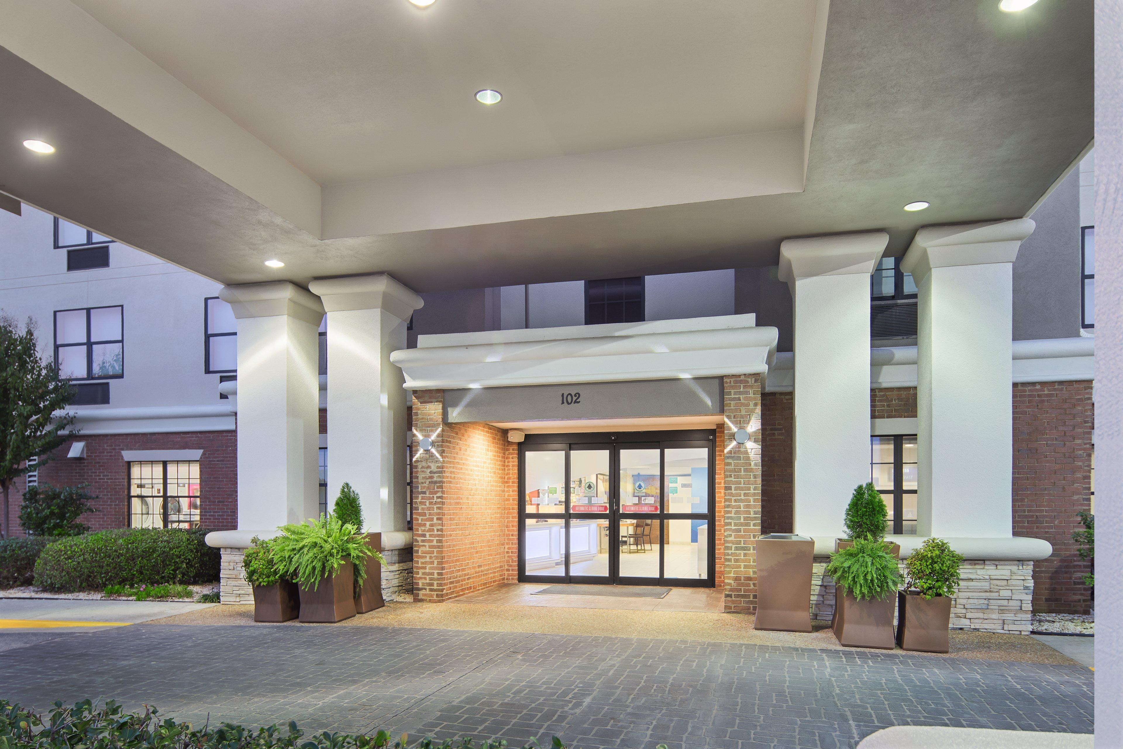 Holiday Inn Express Hotel y Suites Byron Exterior foto