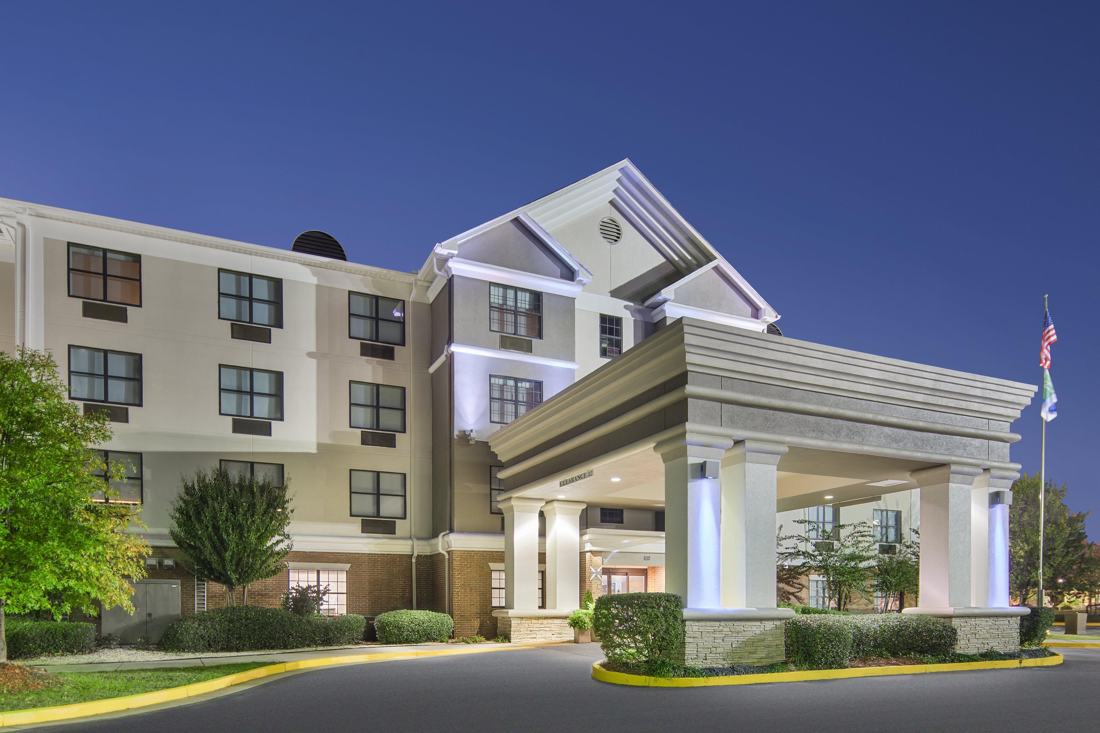 Holiday Inn Express Hotel y Suites Byron Exterior foto