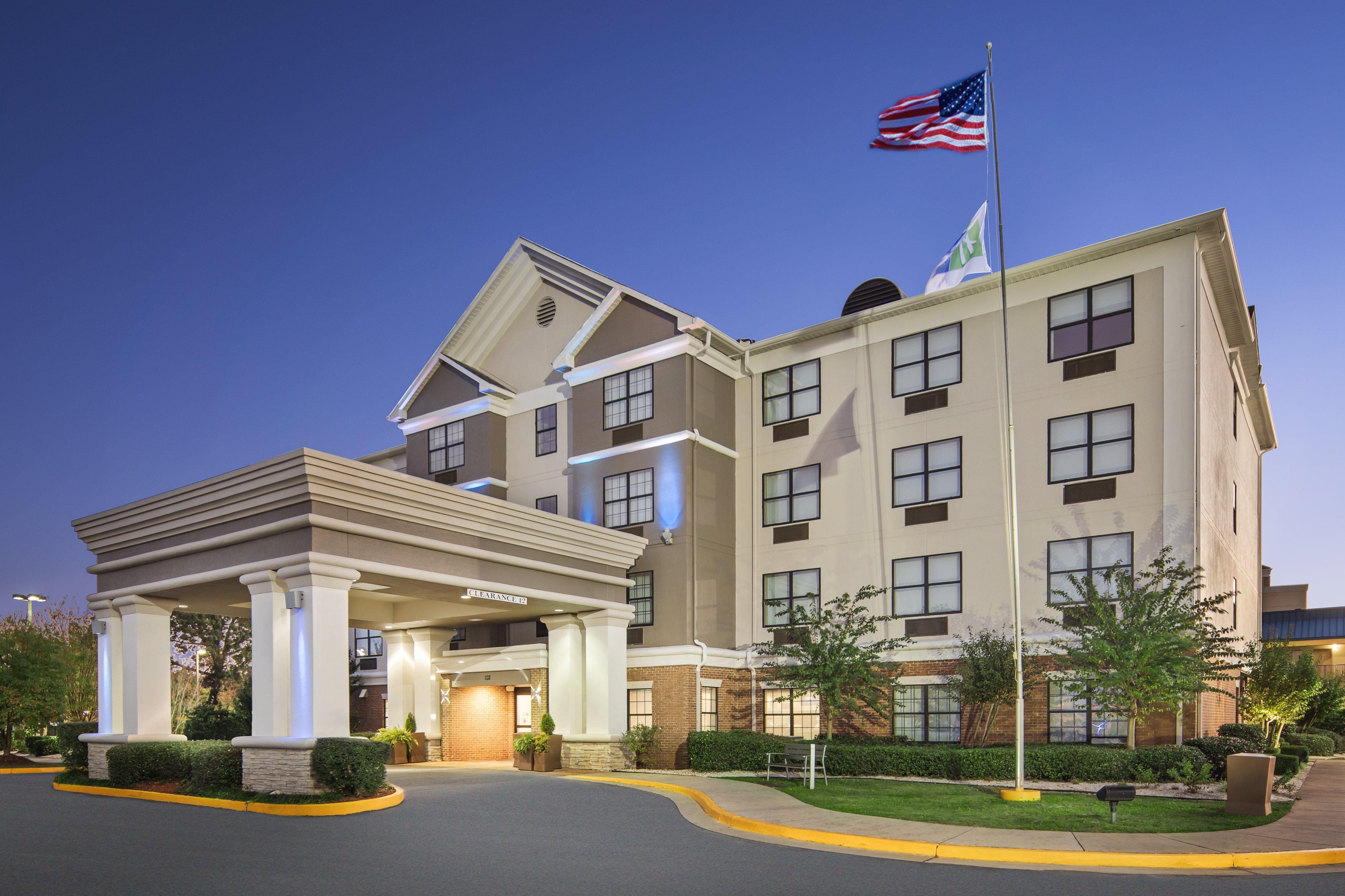Holiday Inn Express Hotel y Suites Byron Exterior foto