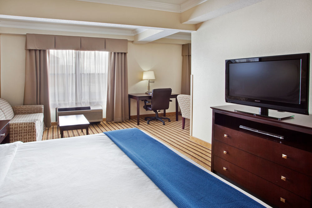 Holiday Inn Express Hotel y Suites Byron Exterior foto