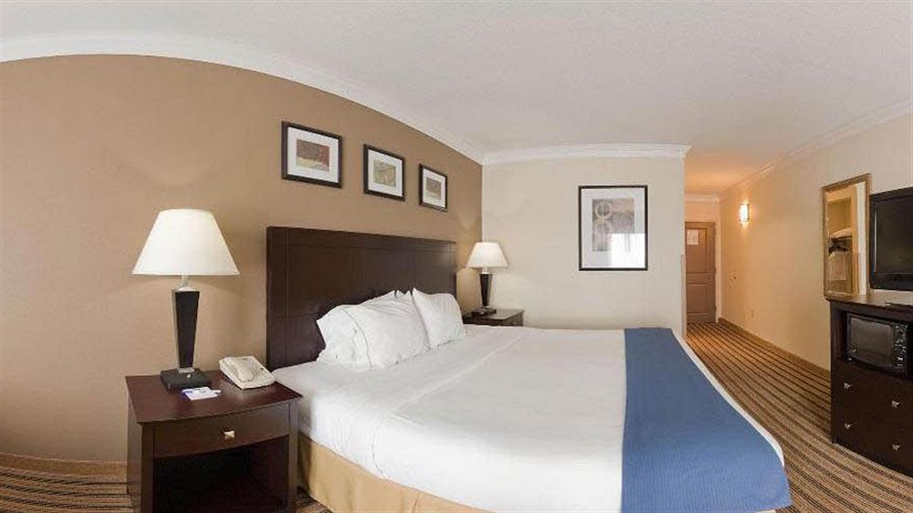Holiday Inn Express Hotel y Suites Byron Exterior foto
