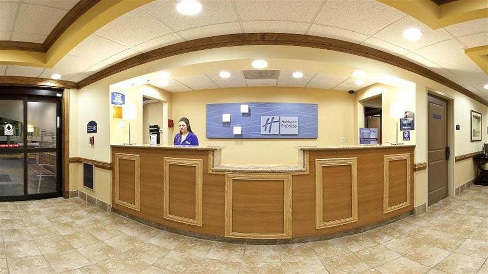 Holiday Inn Express Hotel y Suites Byron Exterior foto