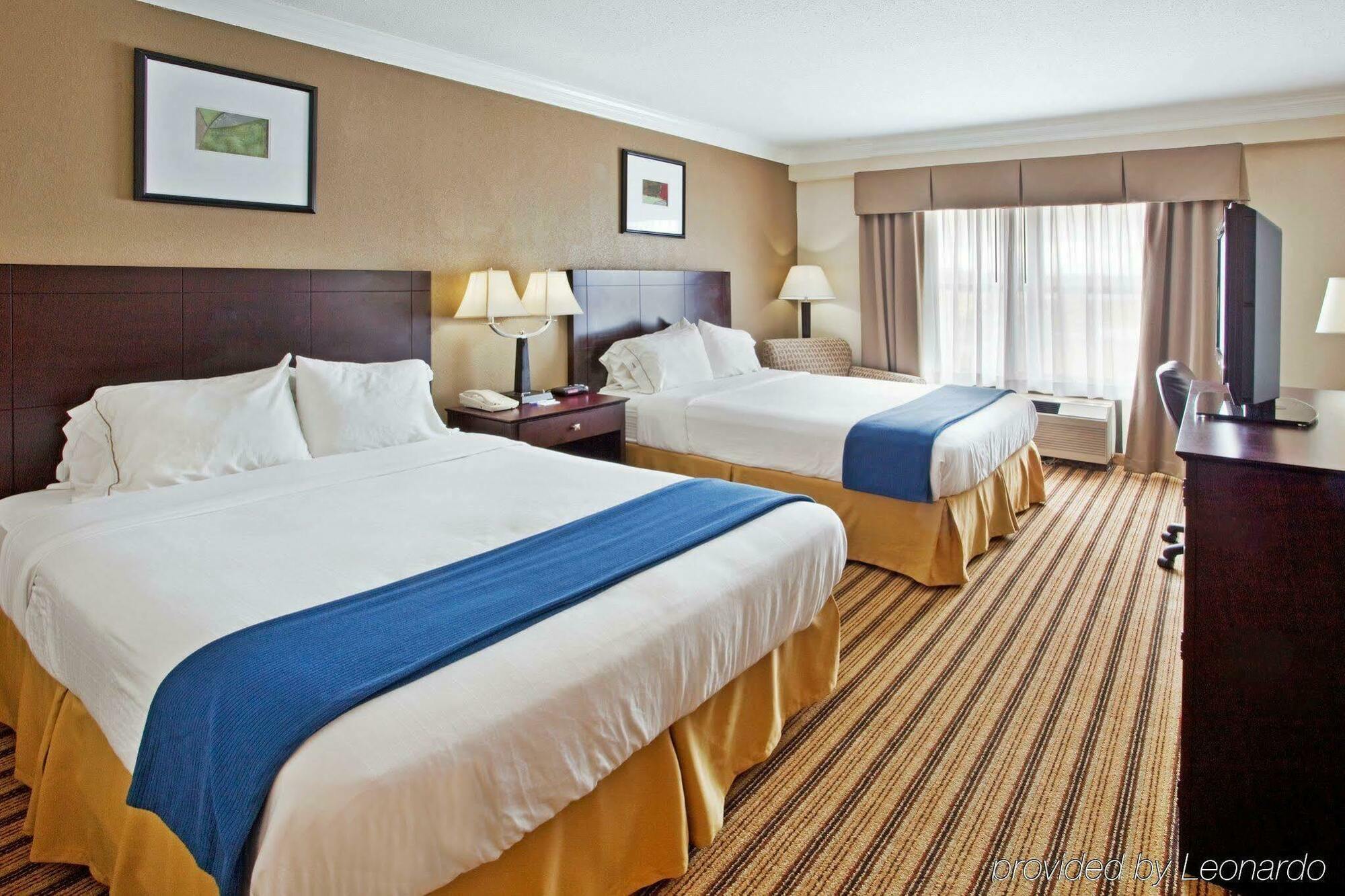 Holiday Inn Express Hotel y Suites Byron Exterior foto