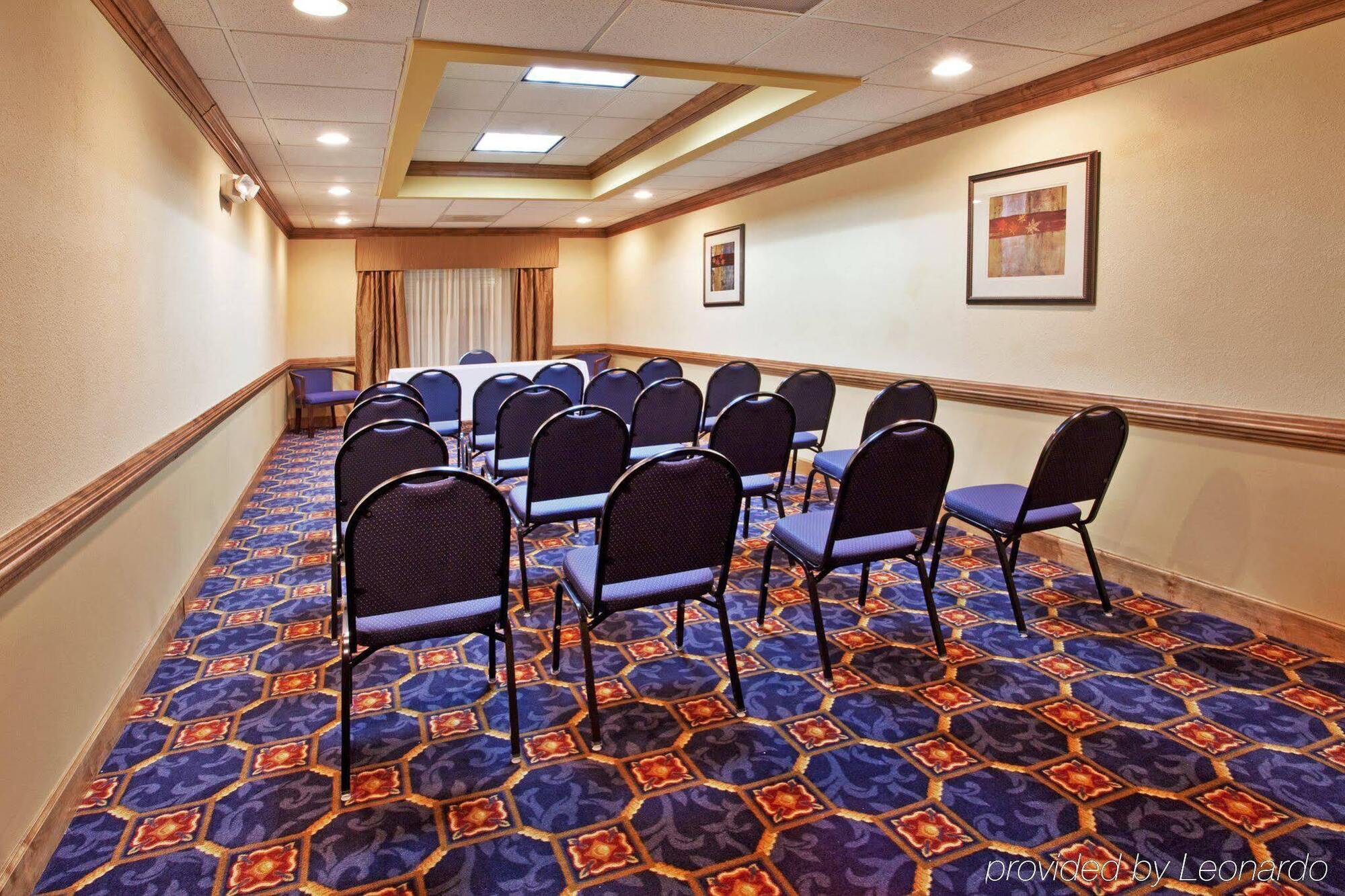 Holiday Inn Express Hotel y Suites Byron Exterior foto