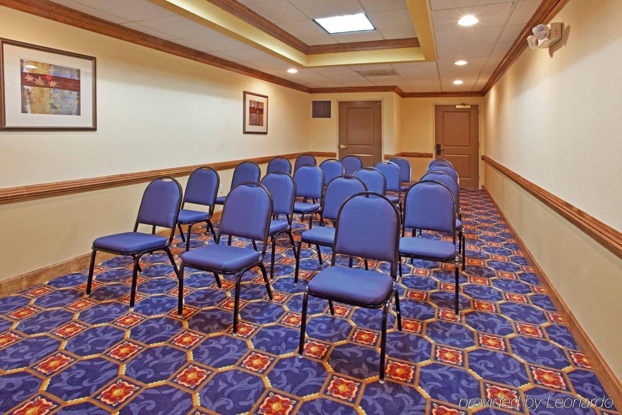 Holiday Inn Express Hotel y Suites Byron Exterior foto