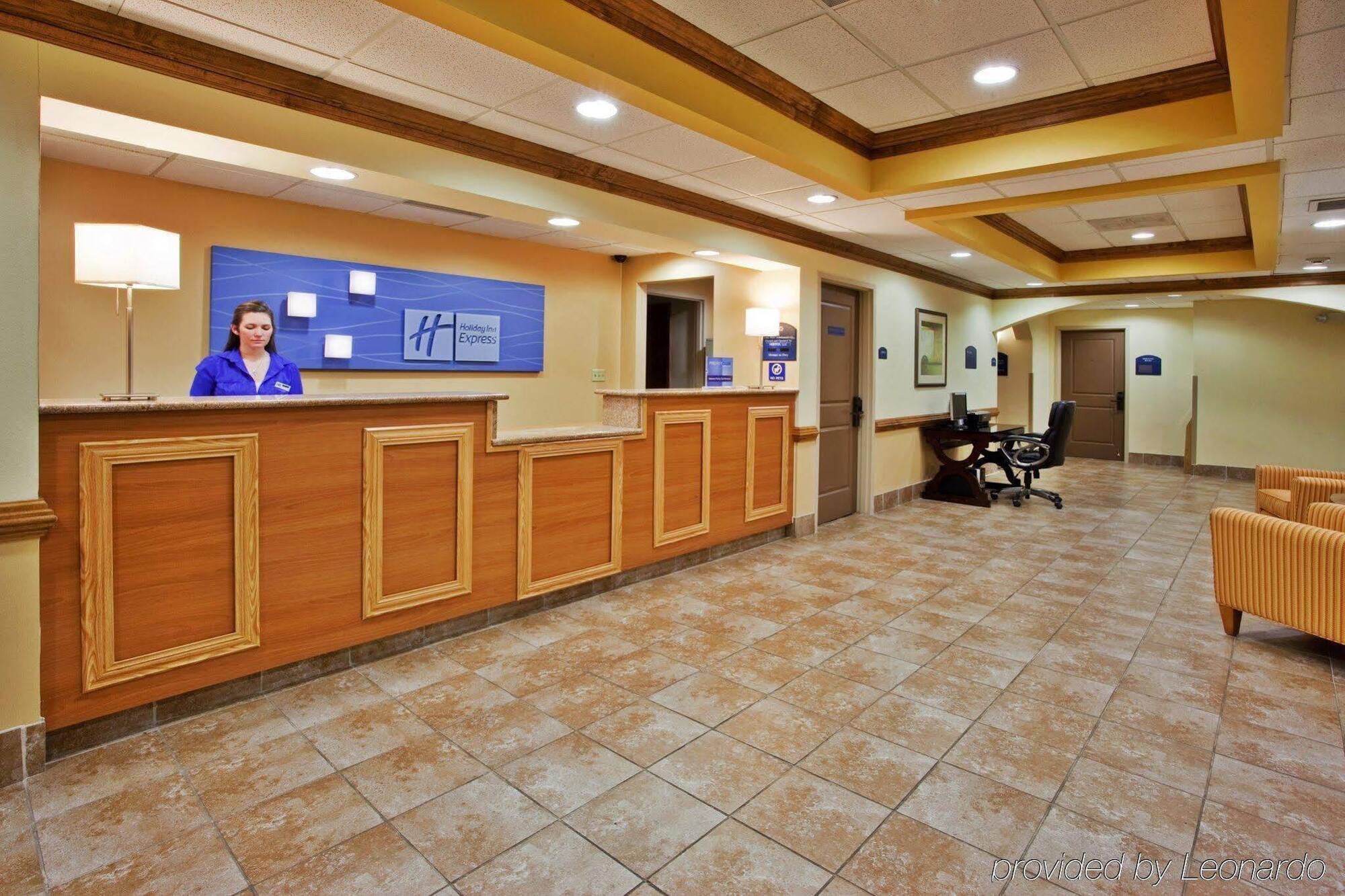 Holiday Inn Express Hotel y Suites Byron Exterior foto
