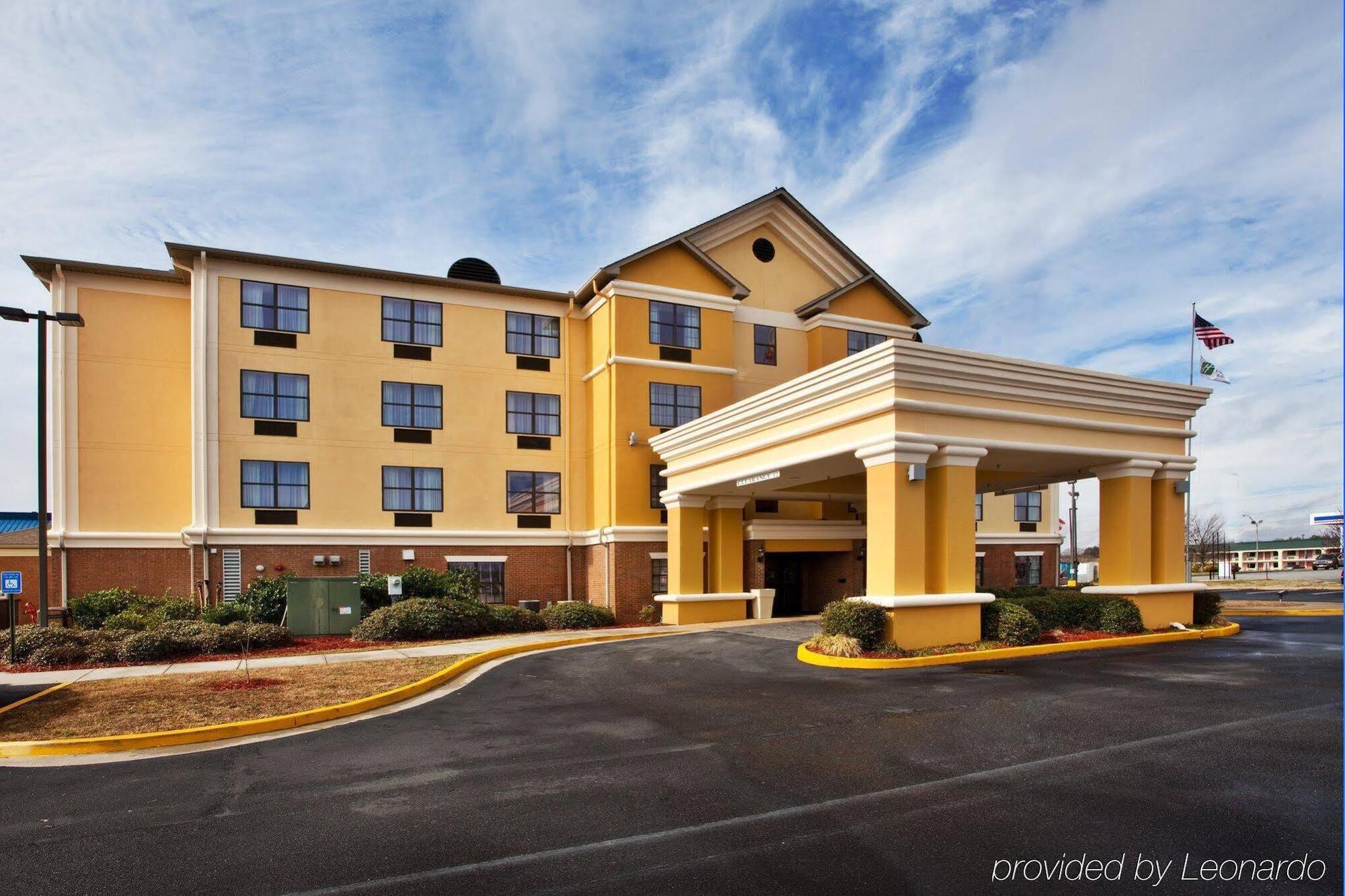 Holiday Inn Express Hotel y Suites Byron Exterior foto